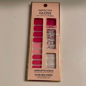 Dashing diva gloss ultra shine gel palette 32 nail gel strips last up to 14 days